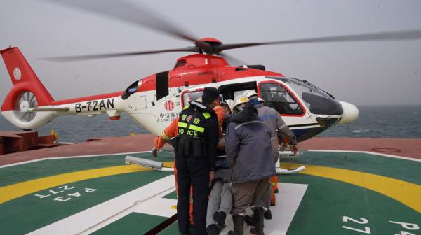 山东边检部门紧急救助外籍患病船员 山东边检部门紧急救助外籍患病船员