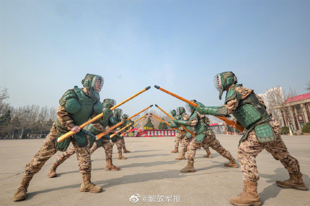亮剑！刺杀对抗训练进行中
