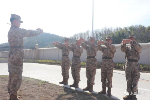 新兵班长，就位！