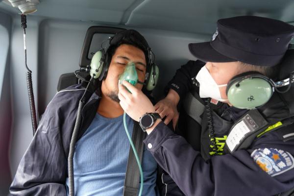 山东边检部门紧急救助外籍患病船员 山东边检部门紧急救助外籍患病船员