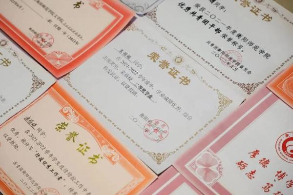 大学生宿舍发现14年前学姐的留信……503寝室，真的有“福气”！