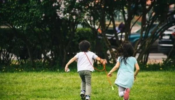 9龄童玩滑梯“撞车”致隐私部位受伤,家属索赔10万!法院判了 9龄童玩滑梯“撞车”致隐私部位受伤,家属索赔10万!法院判了