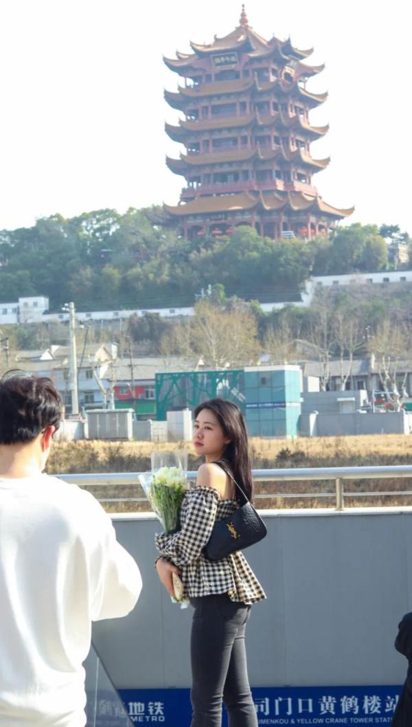 为在“封神打卡机位”拍黄鹤楼,这也太危险了! 为在“封神打卡机位”拍黄鹤楼,这也太危险了!