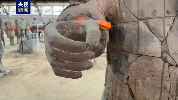 新成果公布!最新照片展示秦俑如何佩剑→ 新成果公布!最新照片展示秦俑如何佩剑→