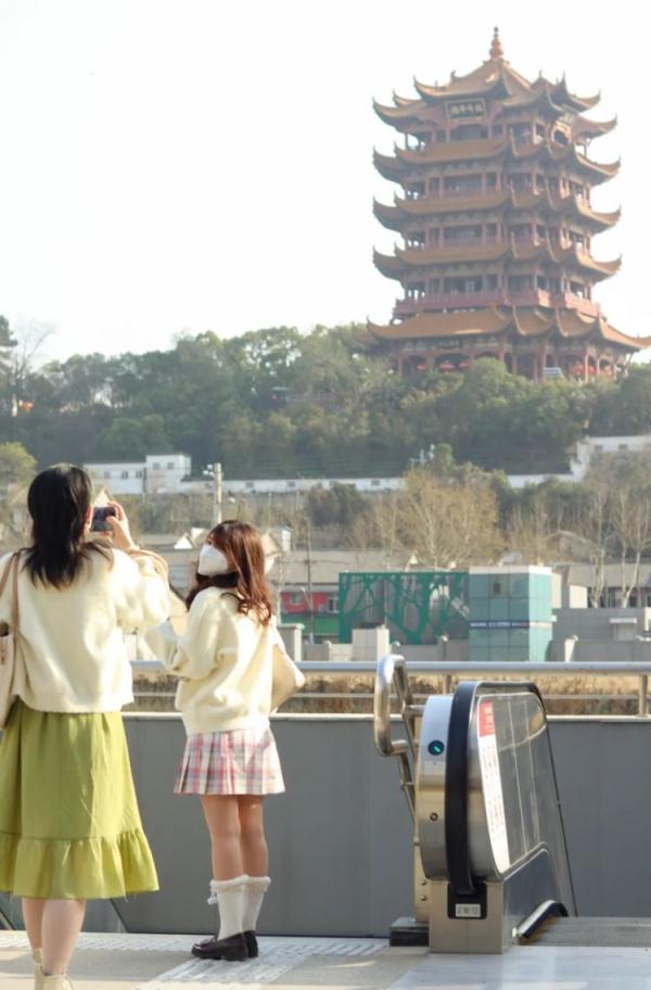 为在“封神打卡机位”拍黄鹤楼,这也太危险了! 为在“封神打卡机位”拍黄鹤楼,这也太危险了!