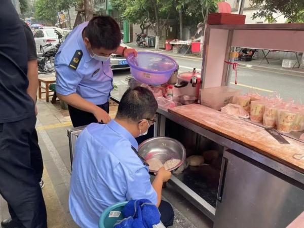 厦门一小吃店老板刘某，被提起公诉！