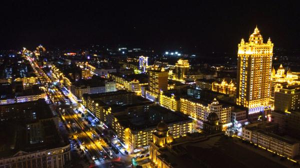 夜幕下的满洲里