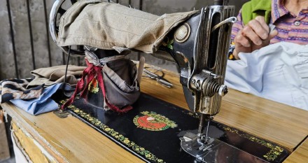 广州七旬老阿姨坚守缝纫行当：打心底喜欢这一行