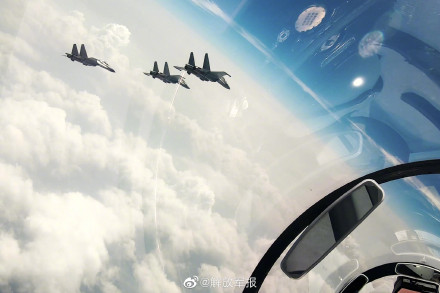 升空！看空军战机雷霆出击