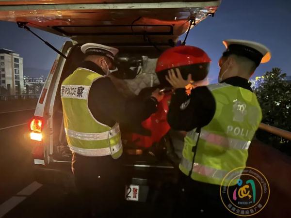 听了导航的引导,她居然将电动车骑到…… 听了导航的引导,她居然将电动车骑到……