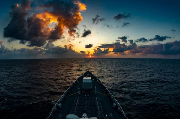 高清大片来袭!一起感受水兵的浪漫 高清大片来袭!一起感受水兵的浪漫