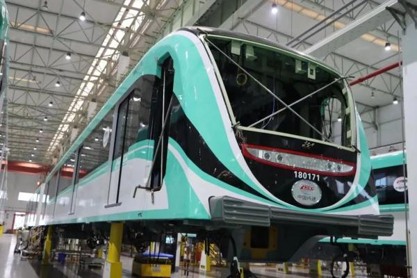 重庆轨道交通18号线首列列车下线 最大载客量2322人 重庆轨道交通18号线首列列车下线 最大载客量2322人