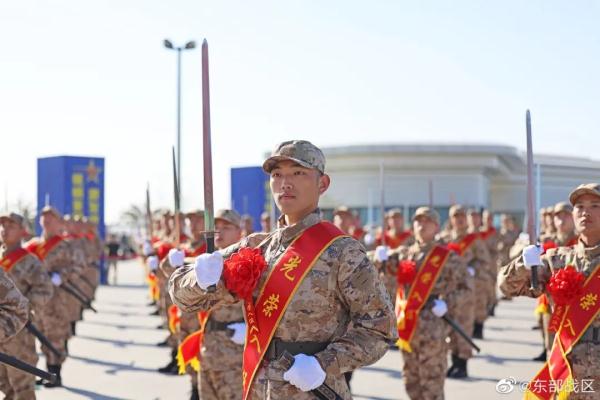 监控记录下退伍军人最帅变装！店家：有被惊艳到