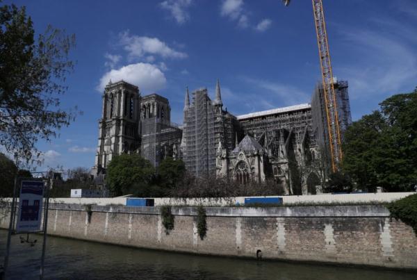 大火“揭秘”巴黎圣母院“创新建筑法”