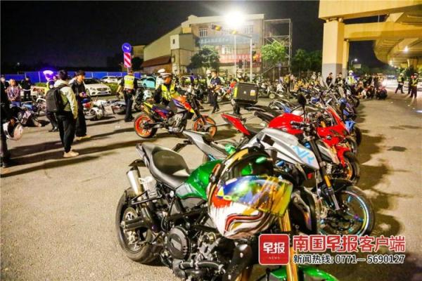 抓了！“鬼火少年”飙车炫技，数百人围观，南宁警方当场查处150人