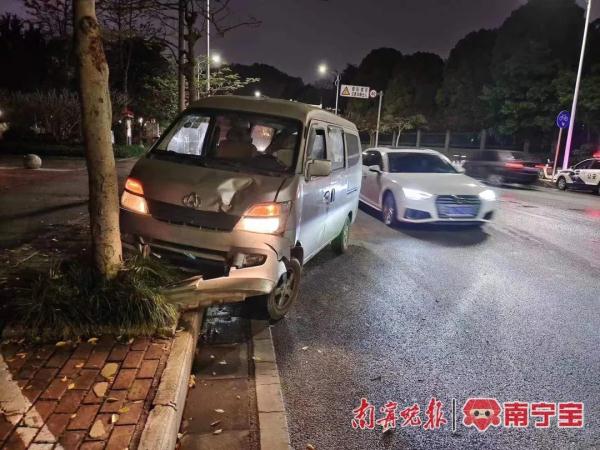 离大谱!父亲交通事故现场逃逸,回家竟怂恿儿子顶包 离大谱!父亲交通事故现场逃逸,回家竟怂恿儿子顶包