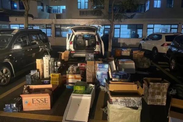 “老烟民”举报朋友圈卖假烟，警方一查：烟是真的，但没证