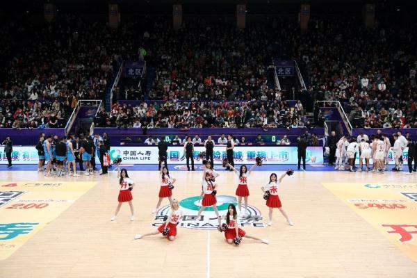 CBA成都赛场广发喊话:当“燃”由我 陪你到“老” CBA成都赛场广发喊话:当“燃”由我 陪你到“老”