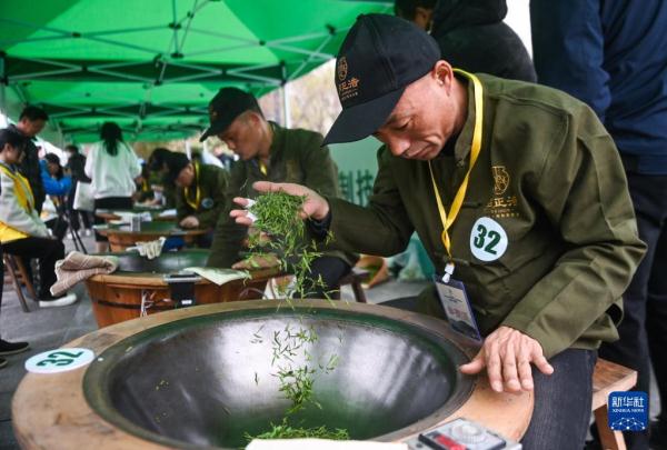 杭州举办龙井茶手工炒制技能大赛