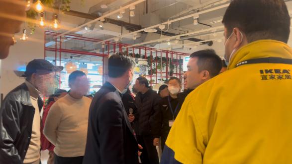 上海爷叔三次婚恋被分走三套房……宜家老人:这里找不到爱情 上海爷叔三次婚恋被分走三套房……宜家老人:这里找不到爱情