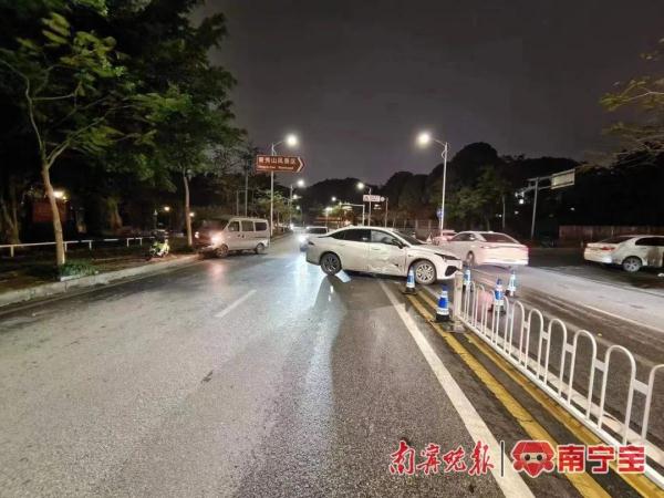 离大谱!父亲交通事故现场逃逸,回家竟怂恿儿子顶包 离大谱!父亲交通事故现场逃逸,回家竟怂恿儿子顶包