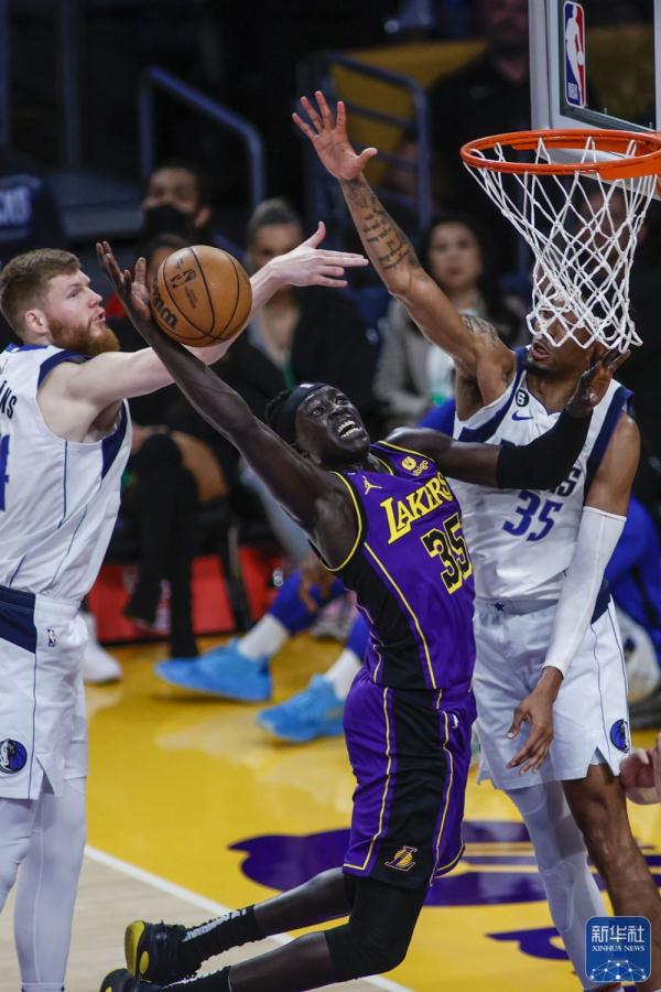 NBA常规赛丨独行侠胜湖人