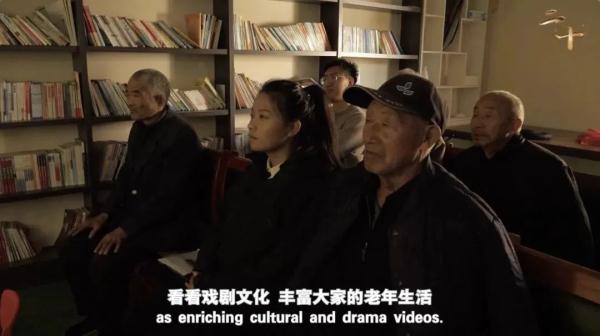 24岁回村当选村长，火了！