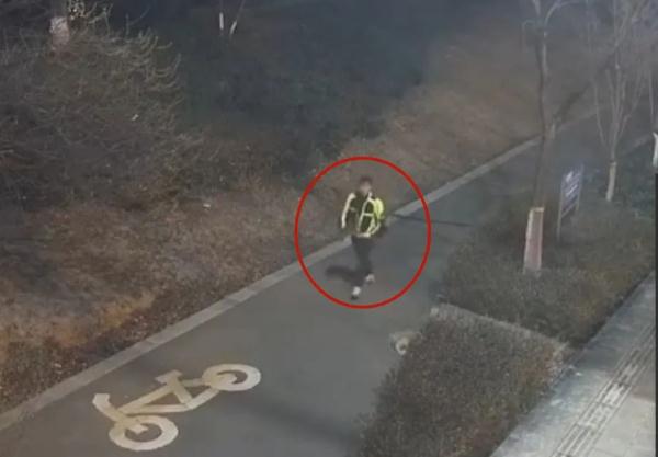 “采花贼”出没?昆明警方:依法行拘! “采花贼”出没?昆明警方:依法行拘!