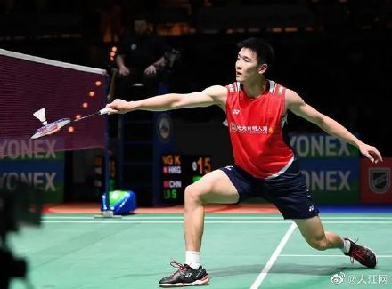 江西小将李诗沣险胜丹麦名将  国羽包揽全英男单冠亚军