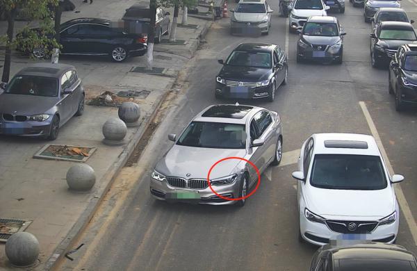 豪车主动“碰瓷”三轮车？是的，没看错！结果......