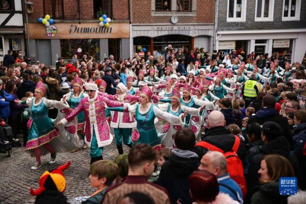 比利时斯塔沃洛举行狂欢节 比利时斯塔沃洛举行狂欢节