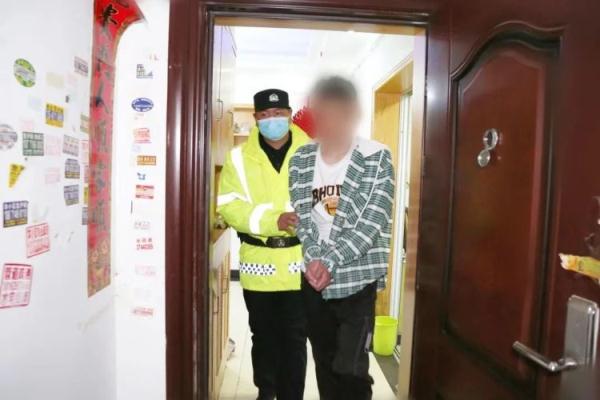 传销女孩看直播 亲眼目睹“上线”被抓 传销女孩看直播 亲眼目睹“上线”被抓