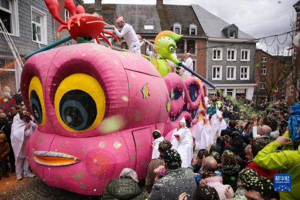 比利时斯塔沃洛举行狂欢节 比利时斯塔沃洛举行狂欢节