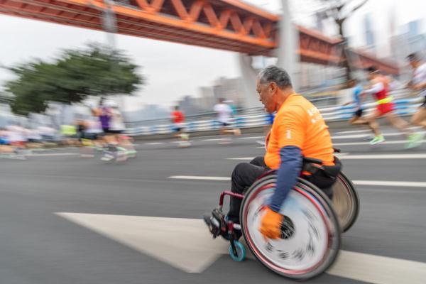 重庆马拉松:不一样的成绩,一样的精彩! 重庆马拉松:不一样的成绩,一样的精彩!