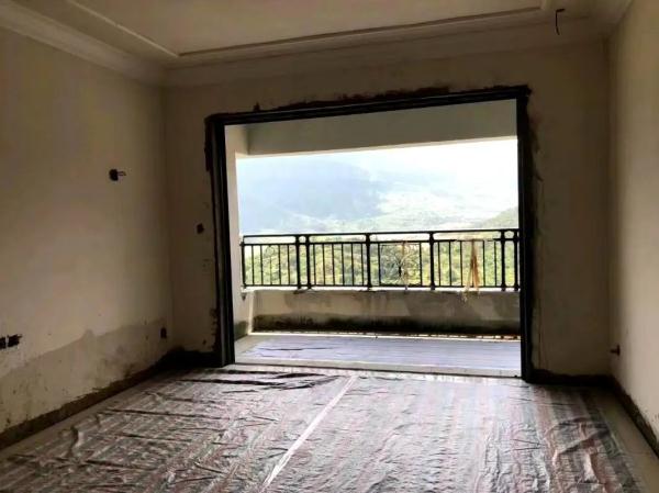 装修4个月，发现房子是邻居的……