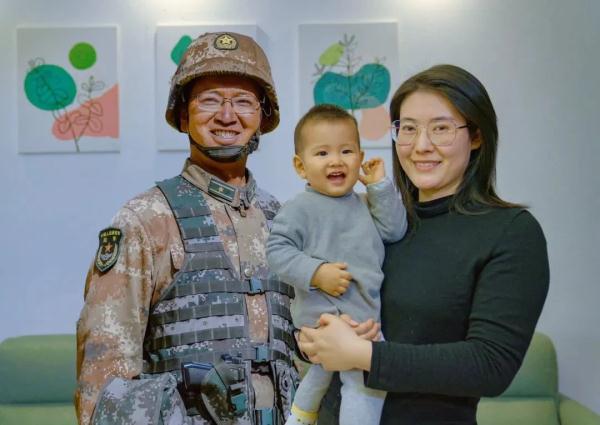 “卫国戍边英雄”陈红军！今天，他的墓前摆满鲜花……