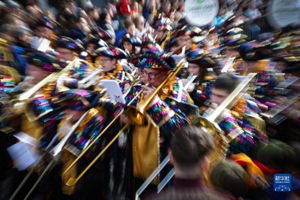 比利时斯塔沃洛举行狂欢节 比利时斯塔沃洛举行狂欢节