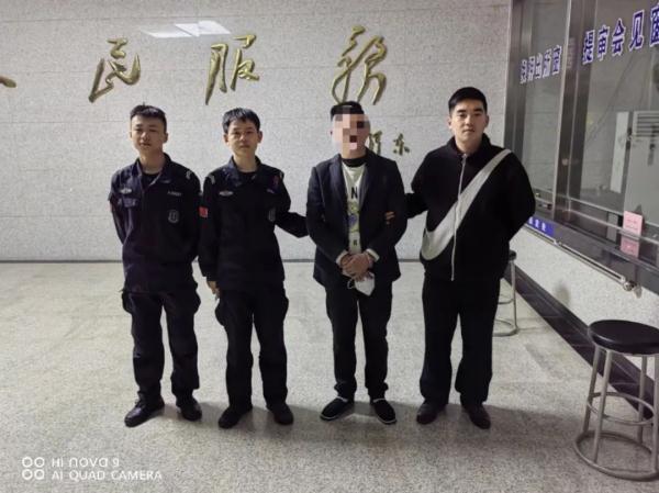 豪车主动“碰瓷”三轮车？是的，没看错！结果......