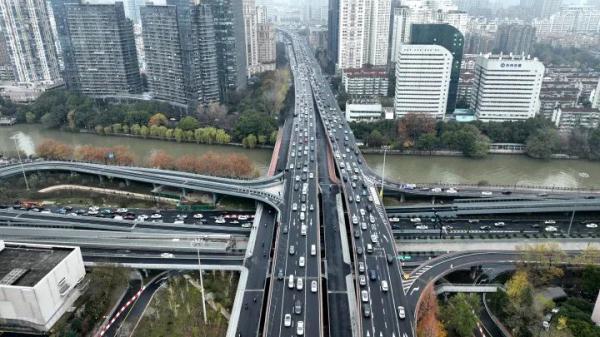 暂停地面错峰限行近3月，杭州取消限行到时候了吗？