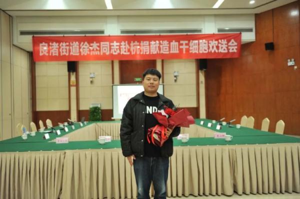 奶奶，不要急，我送你回家......