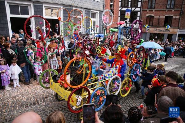 比利时斯塔沃洛举行狂欢节 比利时斯塔沃洛举行狂欢节