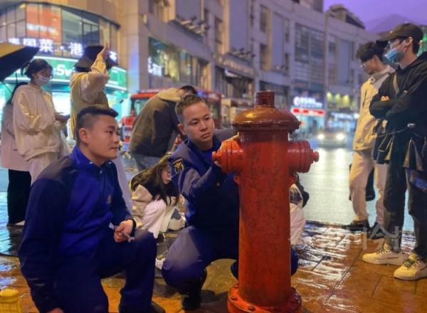 柳州网红消火栓盖子被偷！罚多少了解一下