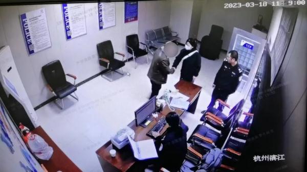 杭州00后姑娘约会途中临时“放鸽子”，却被所有人怒赞！