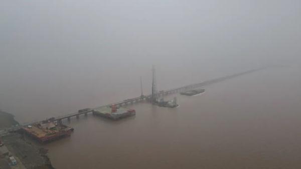 崇启公铁长江大桥南岸主栈桥全面铺通