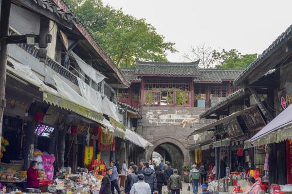 重庆合川：涞滩古镇引游人