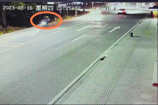 撞倒两人后逃逸?2小时抓获!!! 撞倒两人后逃逸?2小时抓获!!!