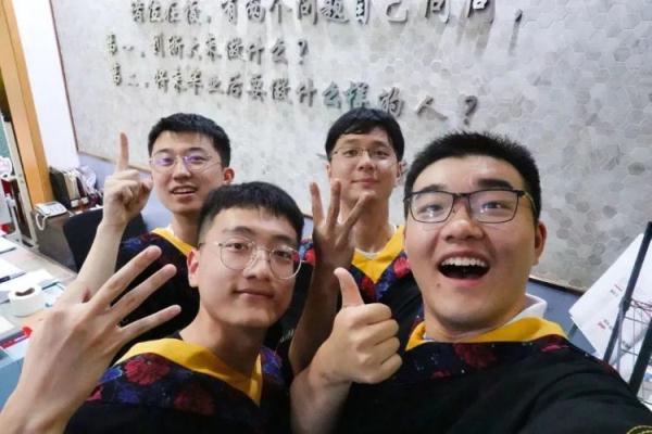 每月数百元，至少20年！又一大学宿舍设立助学金