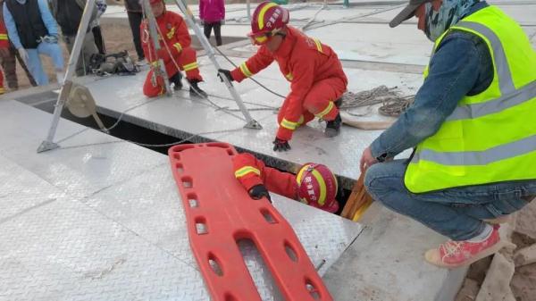 女工不慎坠入雨水调蓄池，多处骨折