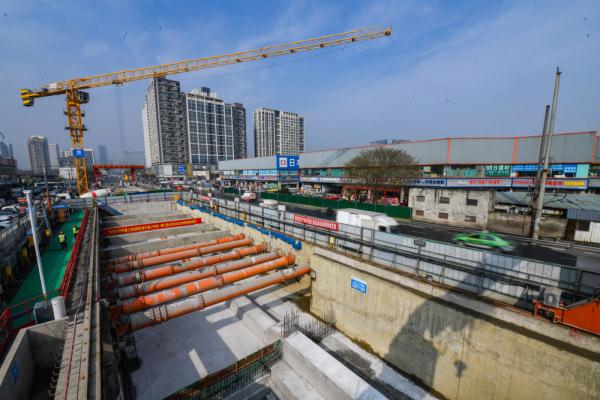 成都地铁27号线一期全线车站主体结构顺利封顶