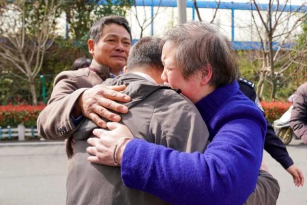 “哥哥！”魂牵梦绕46年，他，终于回家了！